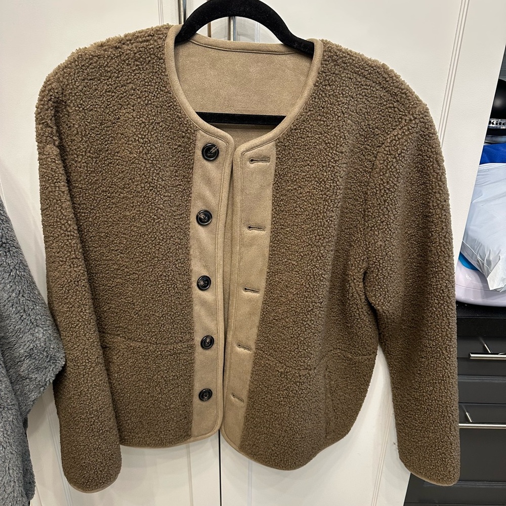 NWOT reversible coat. One side suede, the other Sherpa.